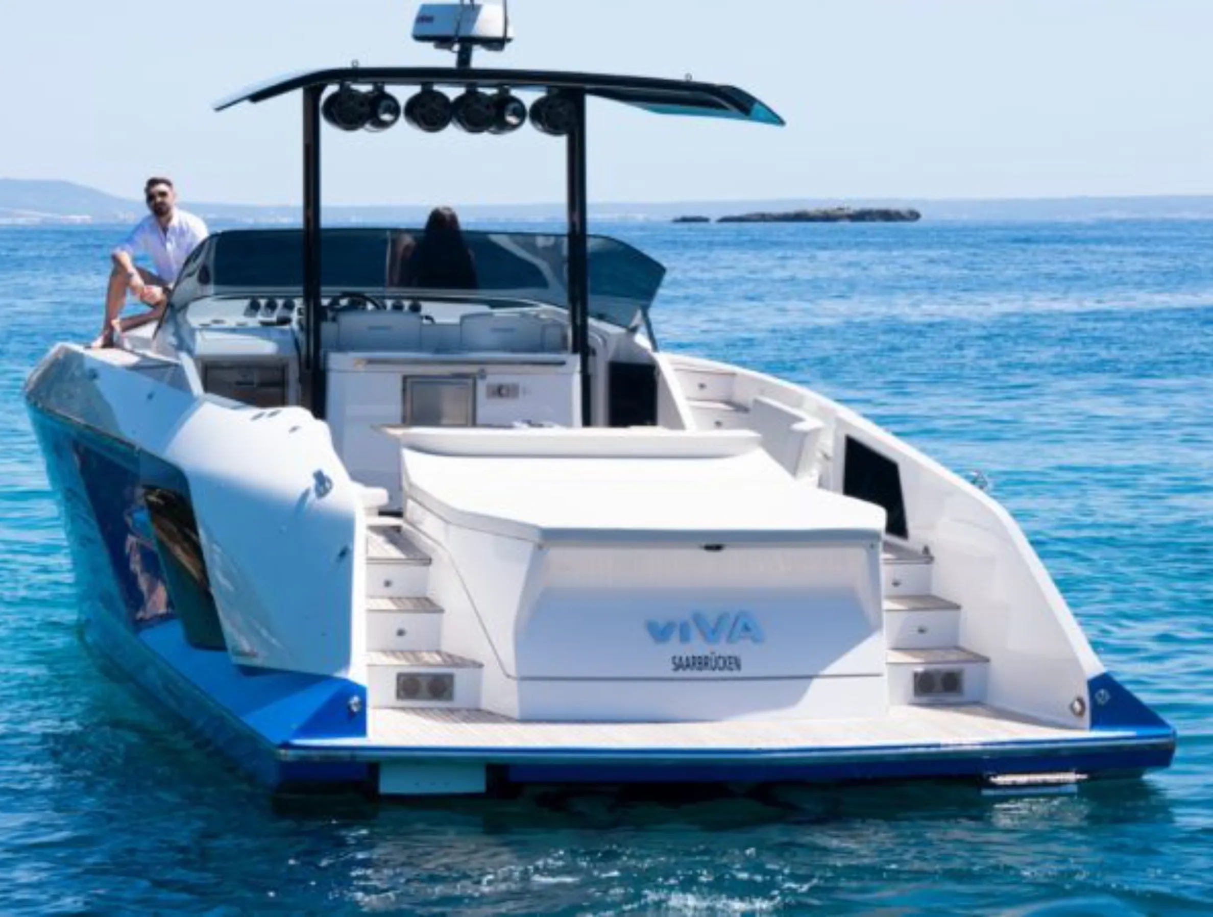Charter a 13.9m Boat in El Toro
