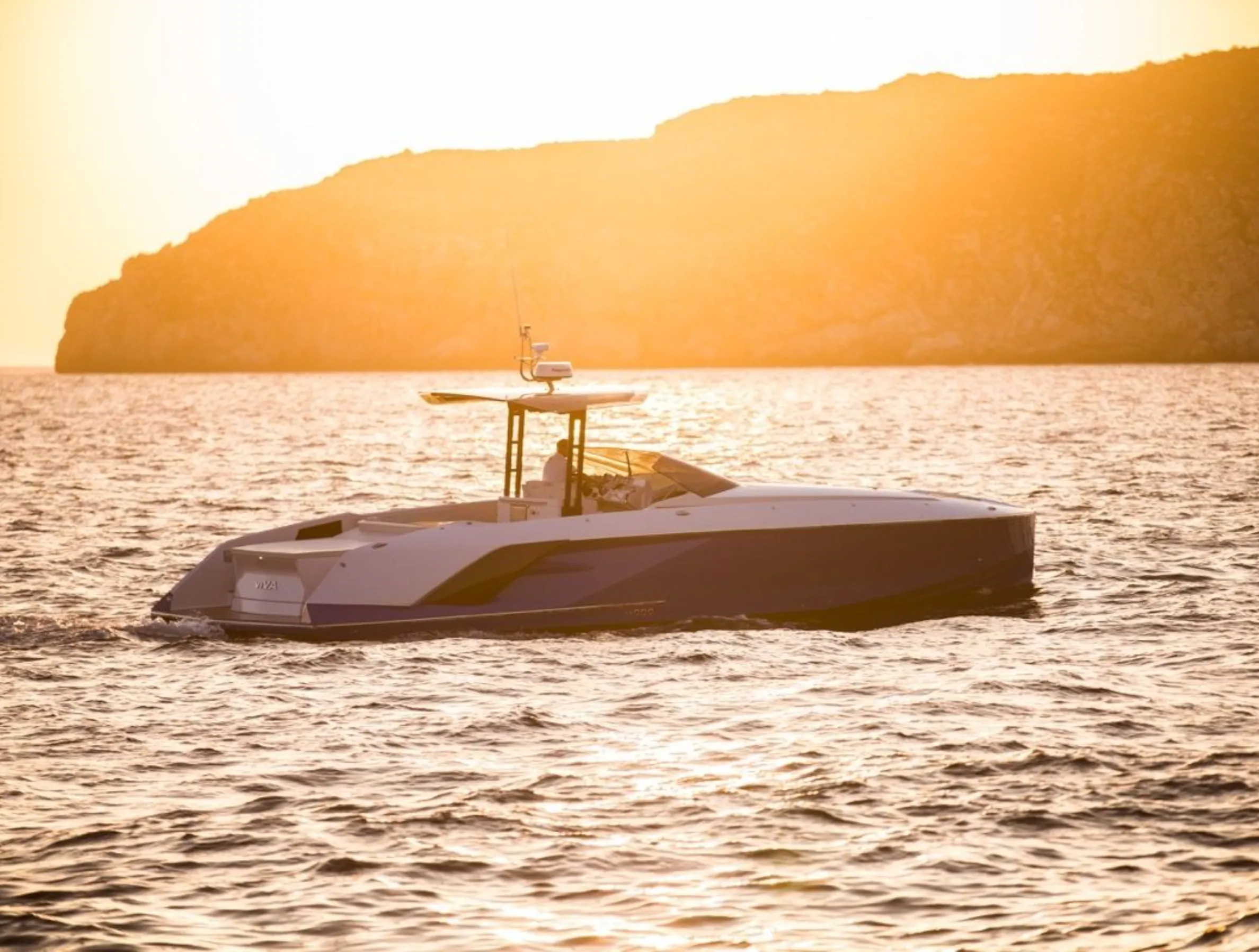 Charter a 13.9m Boat in El Toro