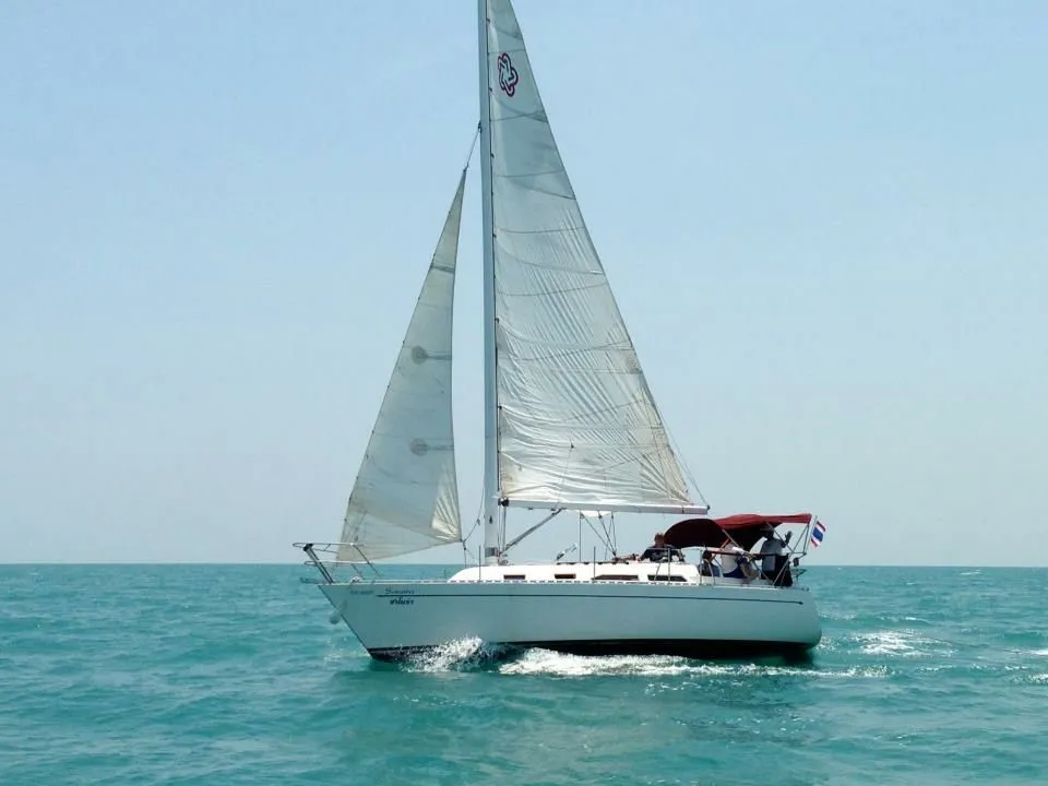 9.14m Lipa Noi 2 Cabin Sailing Yacht Hire