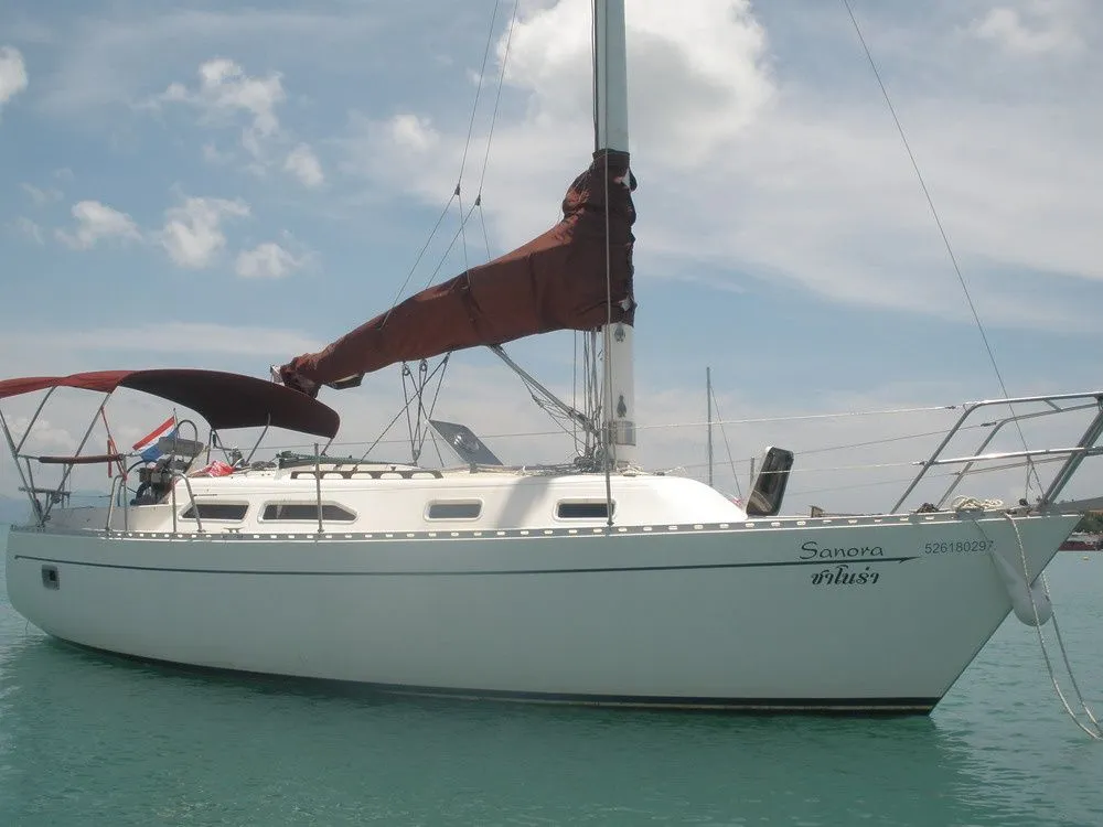 9.14m Lipa Noi 2 Cabin Sailing Yacht Hire