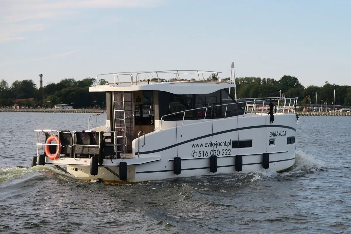 11m Gizycko 4 Cabin House Boat Hire