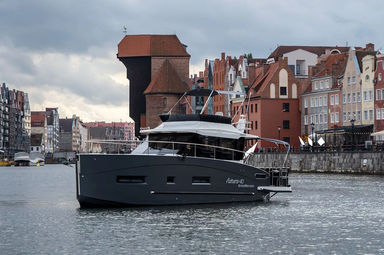 Dicker Max 2 Charter Boat