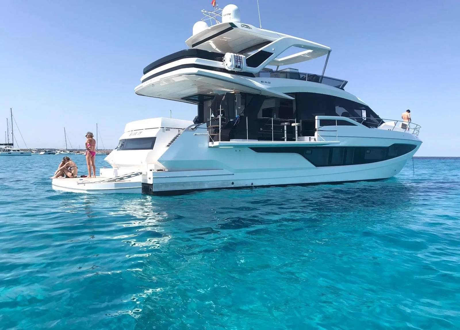 20.8m El Toro Galeon 640 Fly Motor Yacht Hire