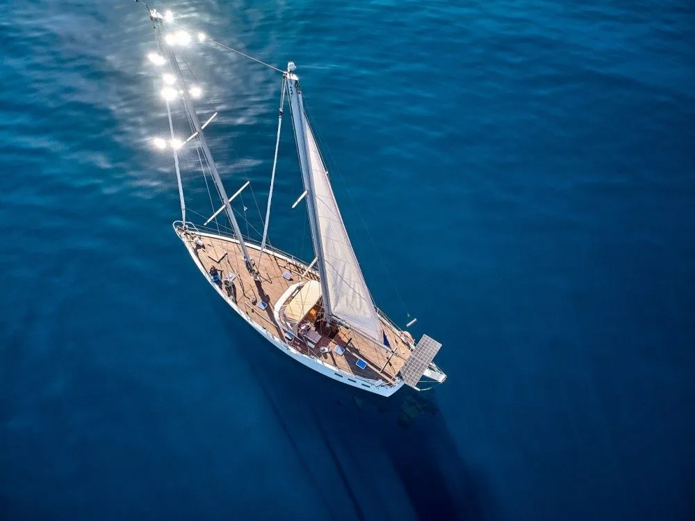 Rent a 16.5m Boat in Siracusa