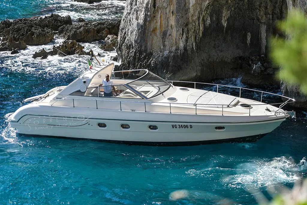 Boat - Explore Sorrento on a 13.6m Rental Gianetti 45