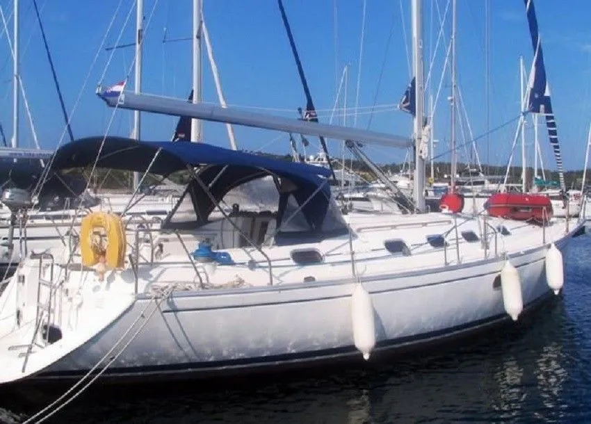 Boot - Explore Betina on a 13m Rental Boat