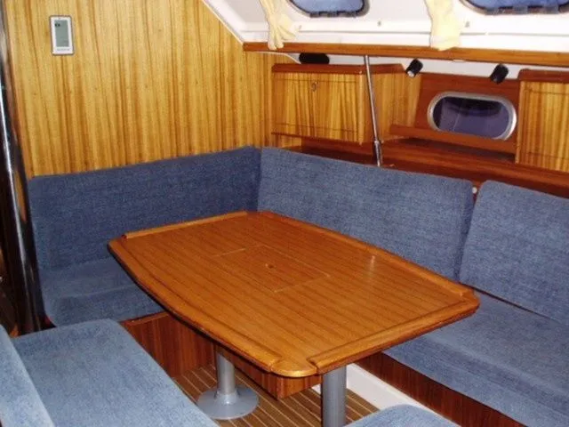 Leonardo Charter Boat