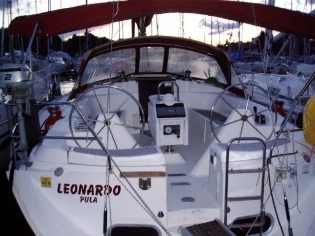 Leonardo Charter Boat