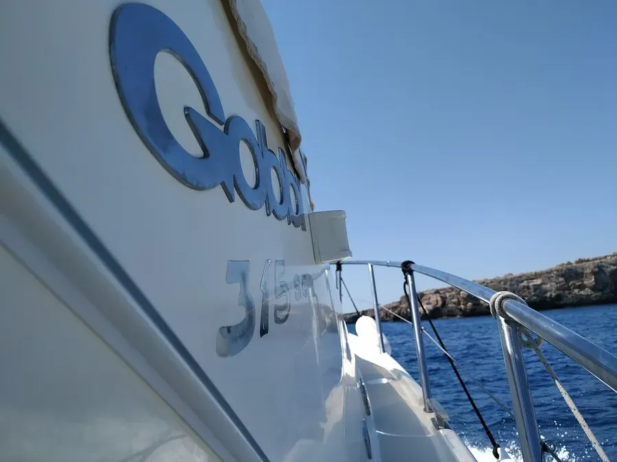 Uíma Charter Boat