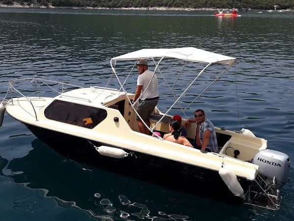 Charter a 5.9m Motor Boat Gobbi 600 Cabin in Rabac