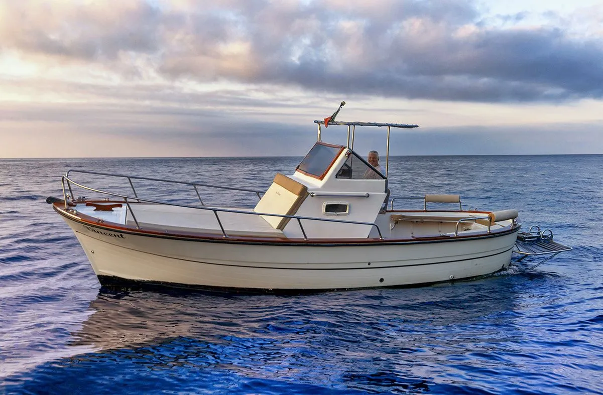7.2m Positano Motor Boat Gozzo 750 Hire