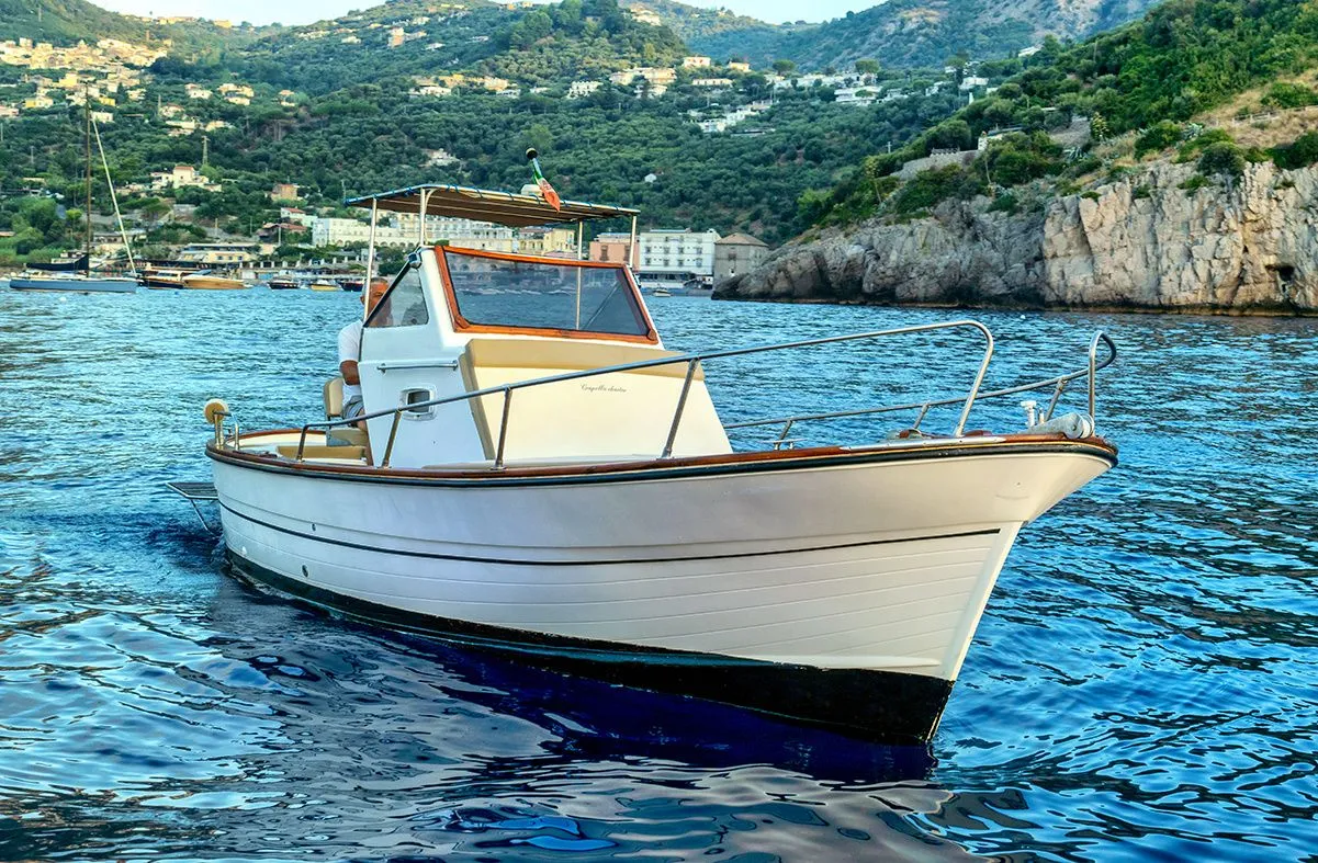 7.2m Positano Motor Boat Gozzo 750 Hire