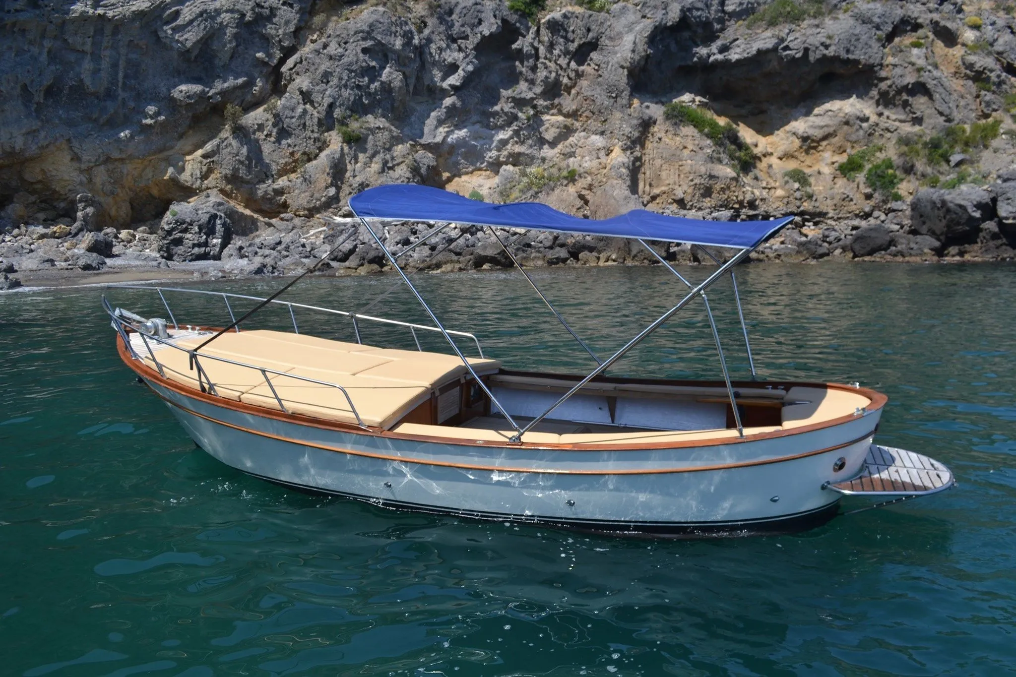 Rent a 7.5m Gozzo Bani in Porto Ercole
