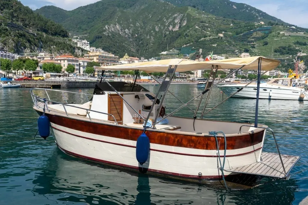 7.5m Maiori Gozzo Sorrentino Motor Boat Hire