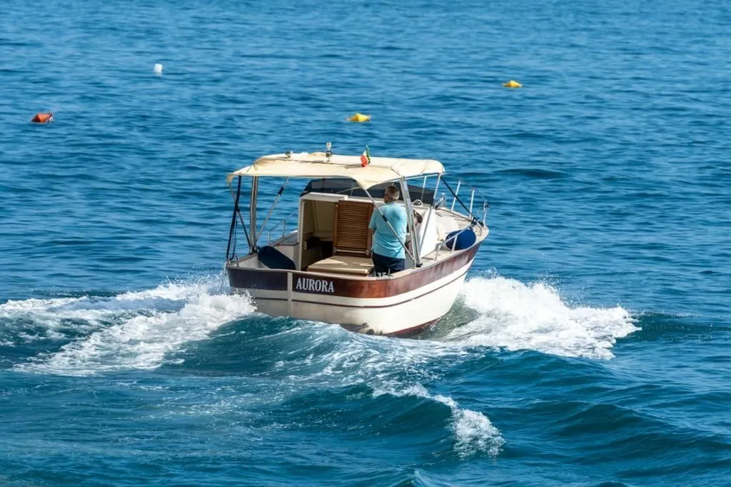 7.5m Maiori Gozzo Sorrentino Motor Boat Hire