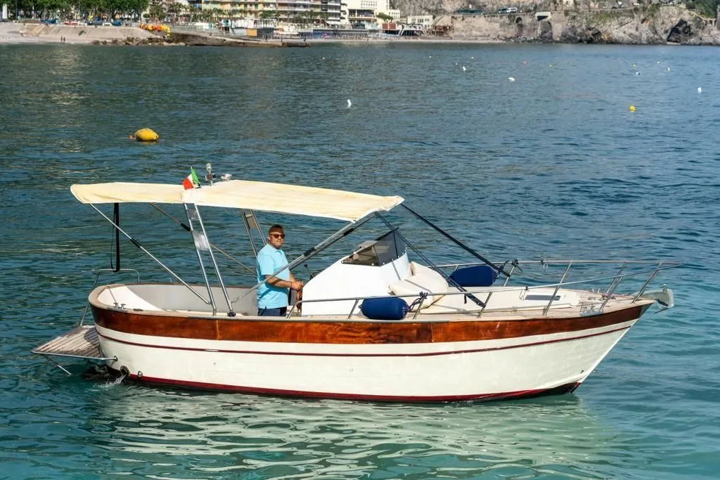 7.5m Maiori Gozzo Sorrentino Motor Boat Hire