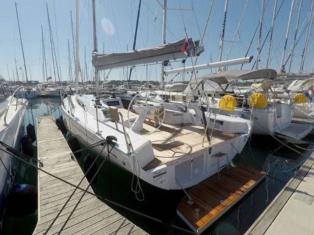 Boot - Charter a 14.35m Grand Soleil 44 in Šibenik