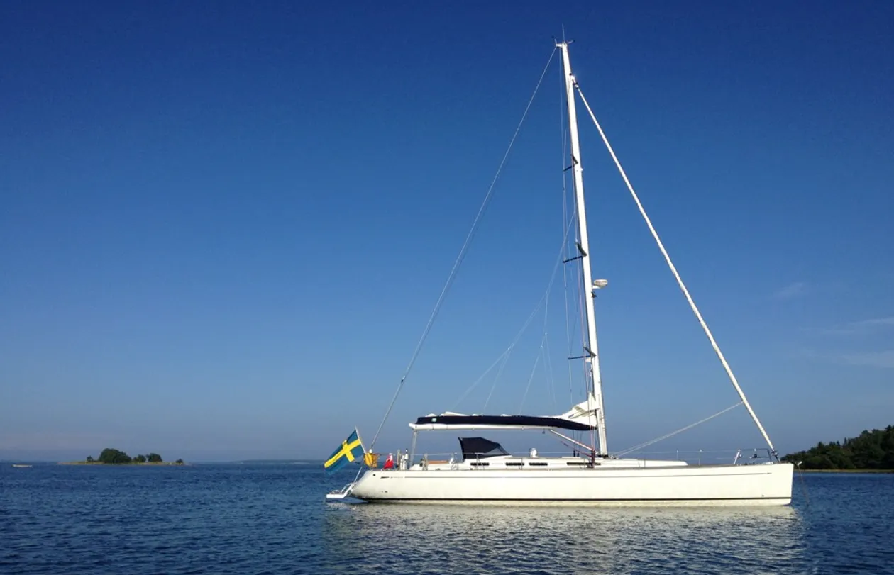 Boot - Charter a 14.9m Grand Soleil 50 in Stockholm