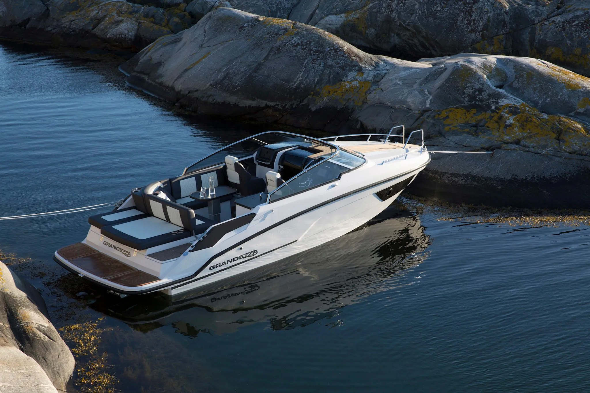 Rent a 7.56m Motor Yacht in Opatija