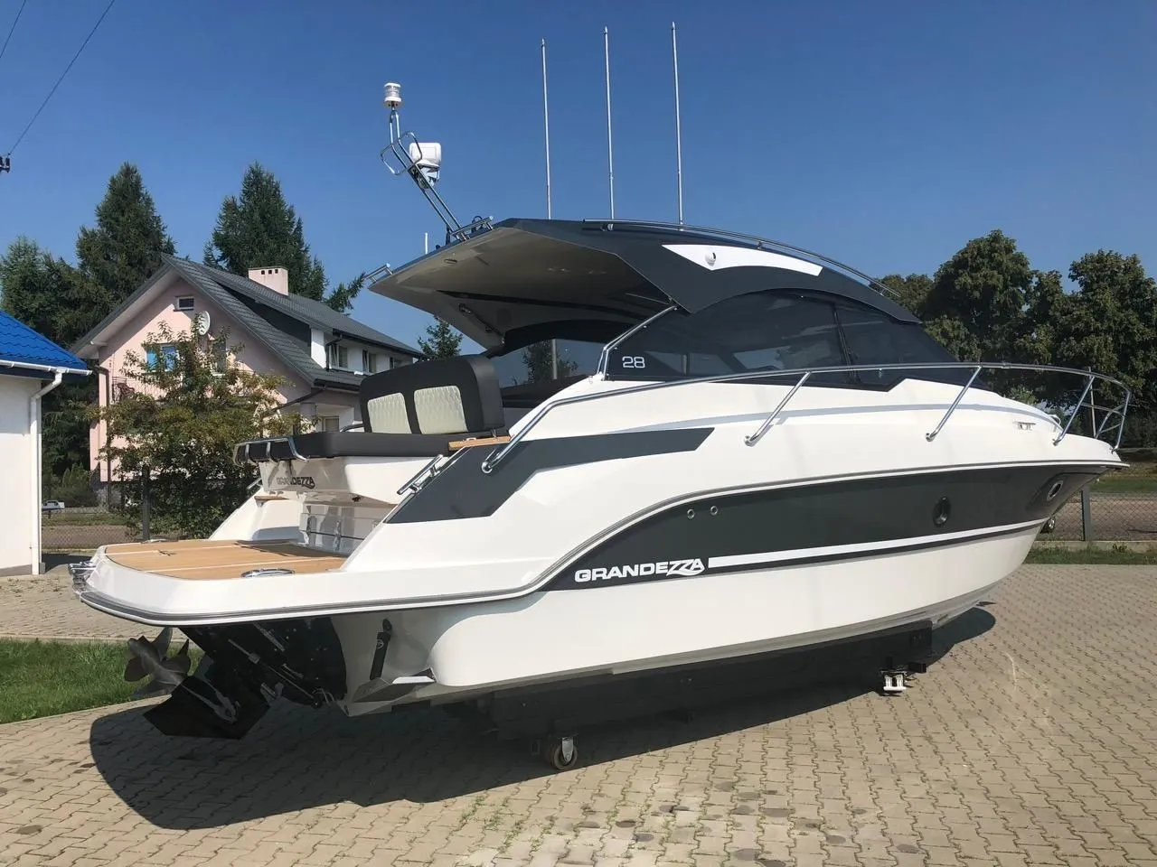 Rent a 8.8m Grandezza 28 in Wilkasy
