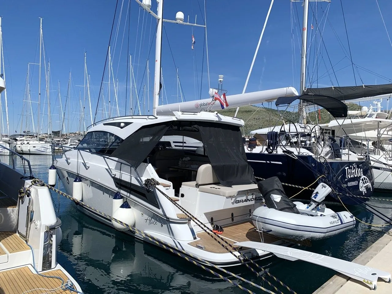 Alice Charterboot - 4
