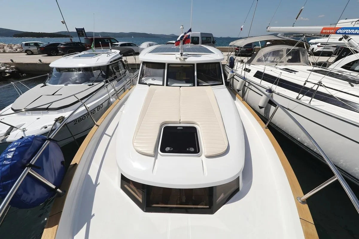 Charter a 9.99m Boat in Pirovac