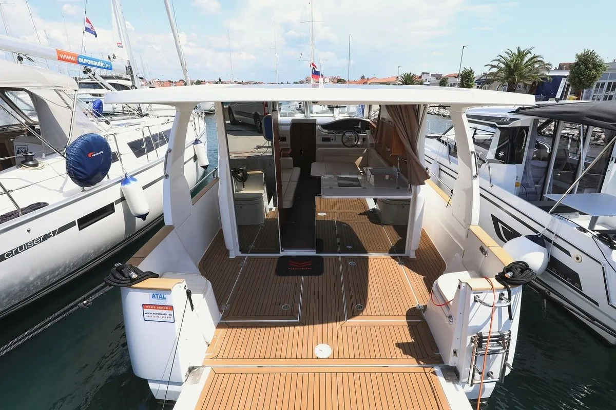 Charter a 9.99m Boat in Pirovac