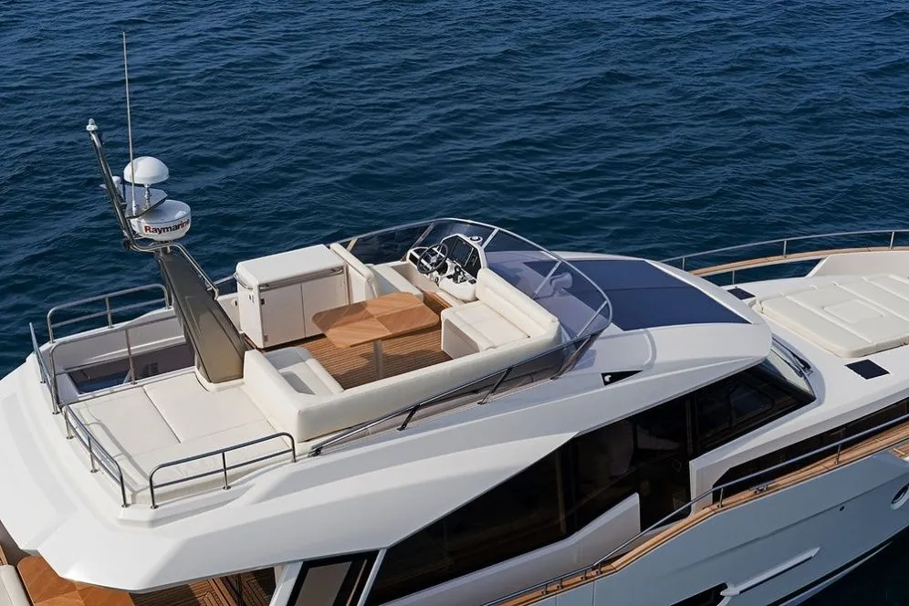 Charter a 14.99m Motor Yacht Greenline 48 Hybrid in Setúbal