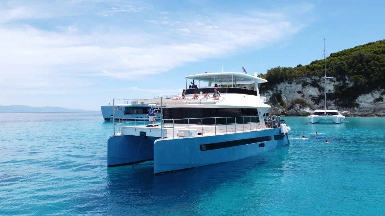 Nisi Charter Boat