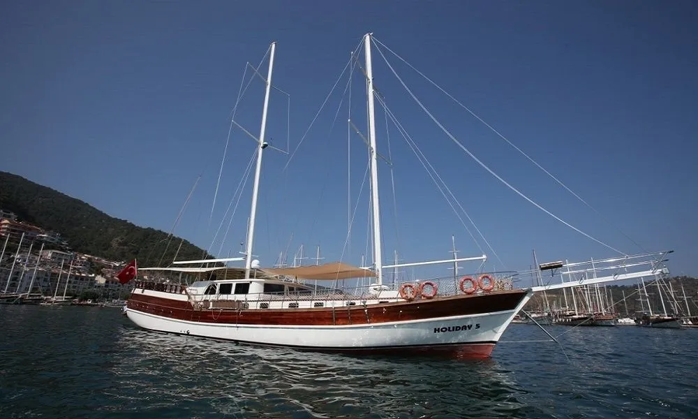 Holiday 5 Charter Boat