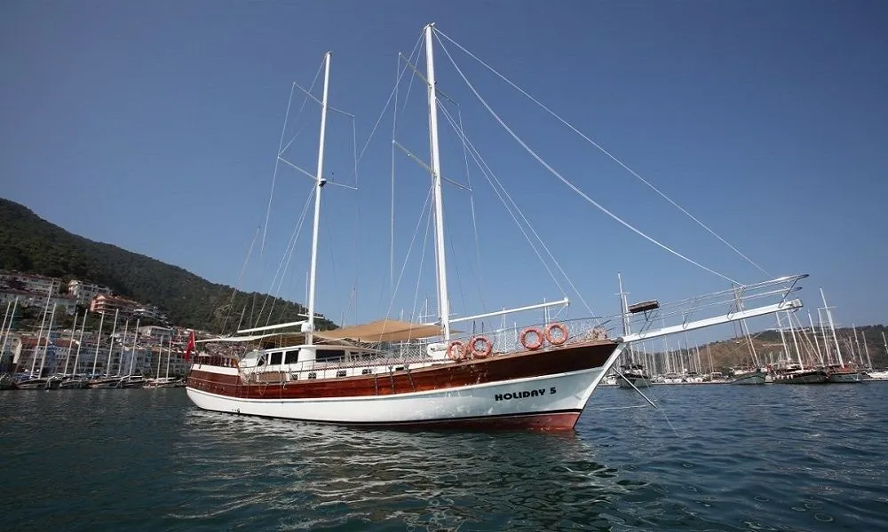 Explore Göcek on a 31m Rental Boat
