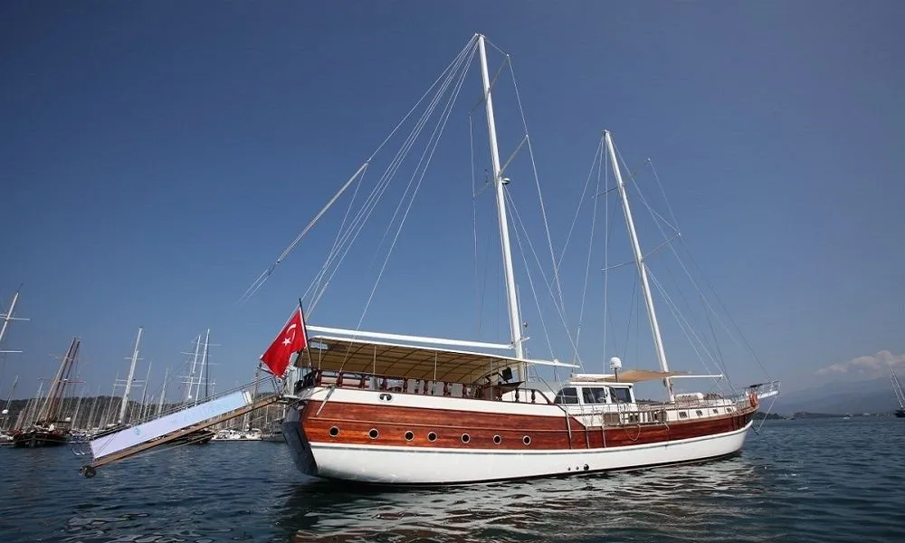 Explore Göcek on a 31m Rental Boat