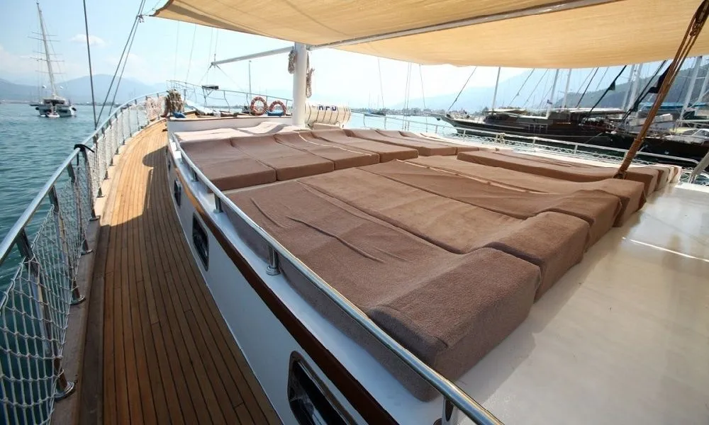 Holiday 5 Charter Boat