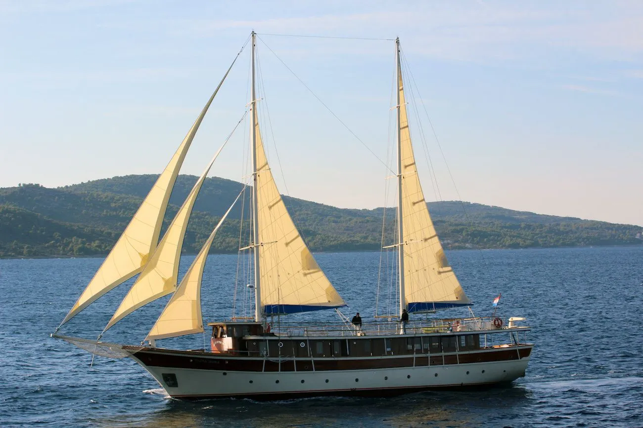 Boat - Explore Split on a 31m Rental Boat