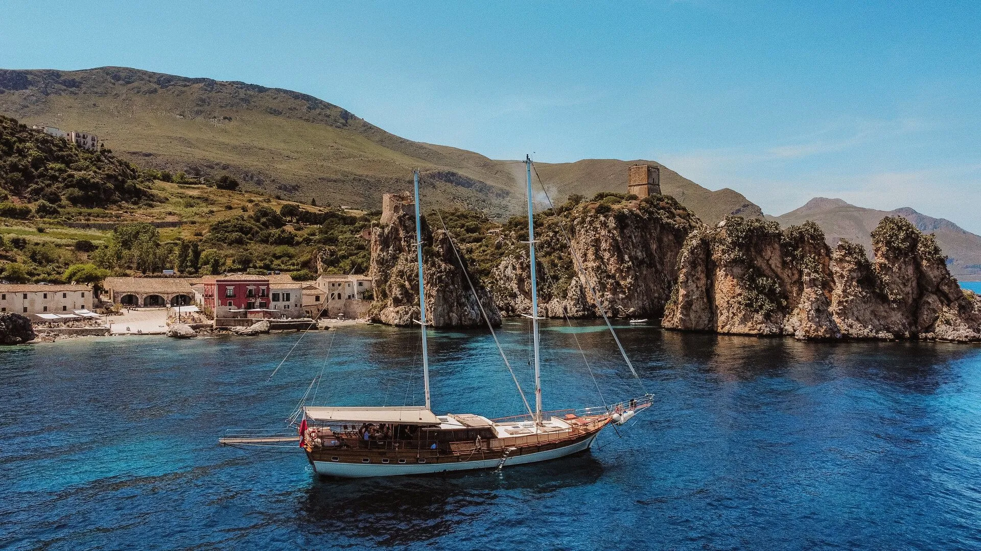 Hande Charter Boat