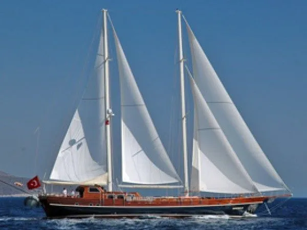 Xenos 4 Charter Boat - 3
