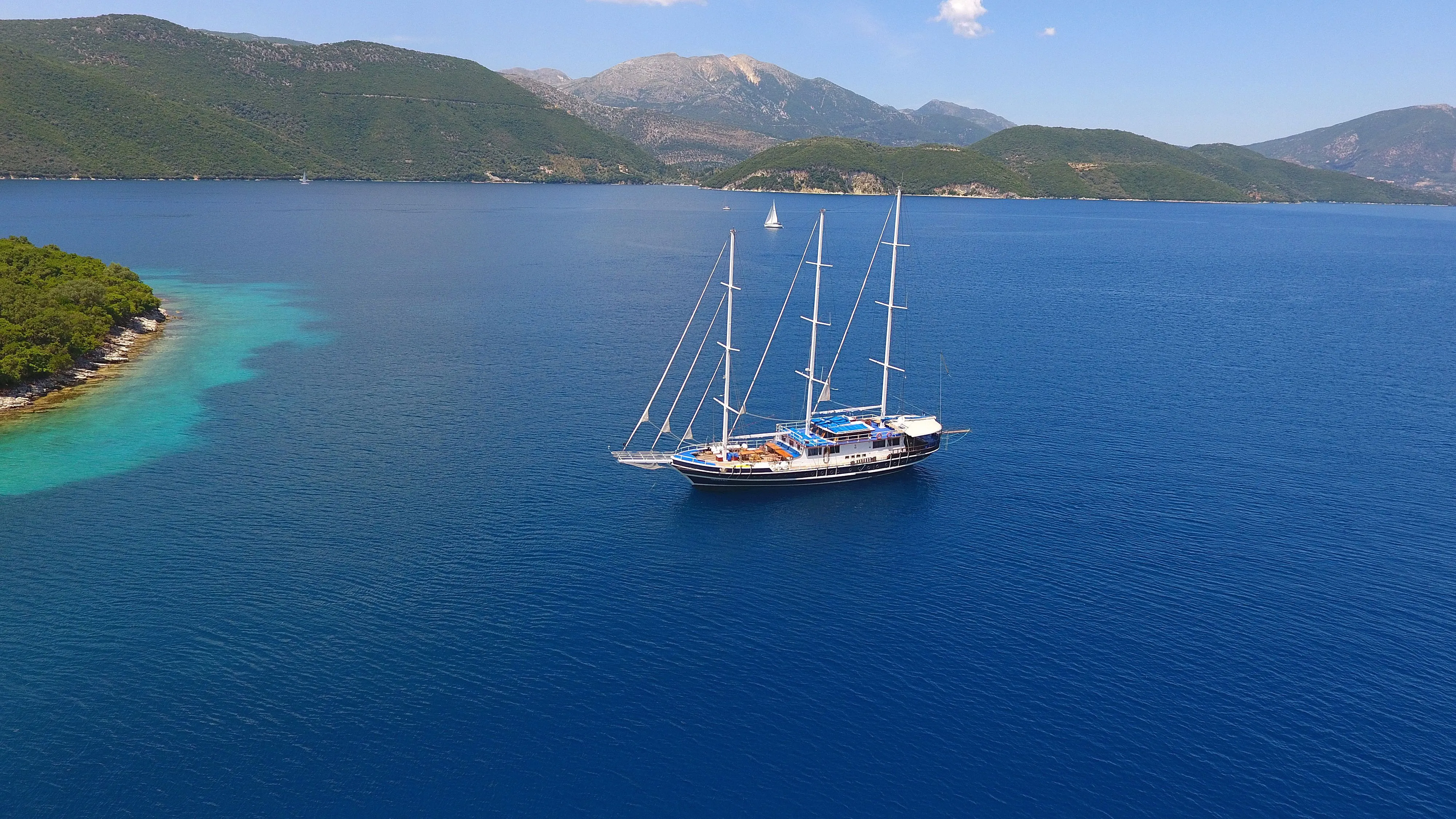 32.91m Lavrion Gulet Hire