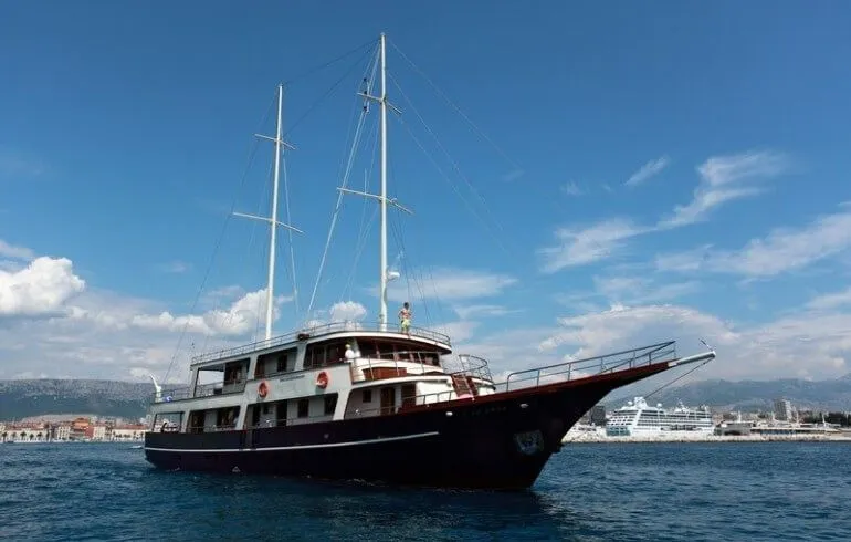 33m Jesenice Boat Hire