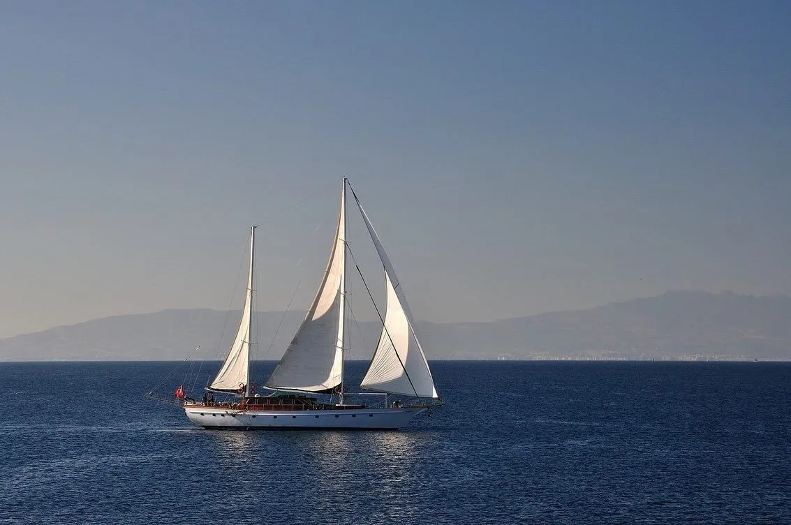 Motif 1 Charter Boat