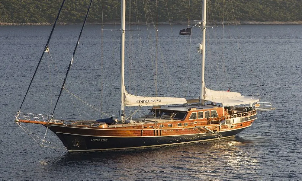 Cobra King Charter Boat - 1