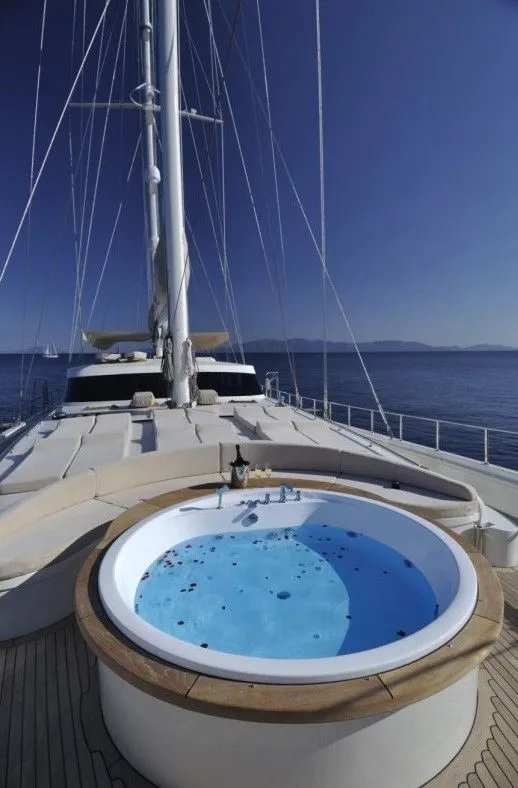 Dolce Mare Charter Boat - 5