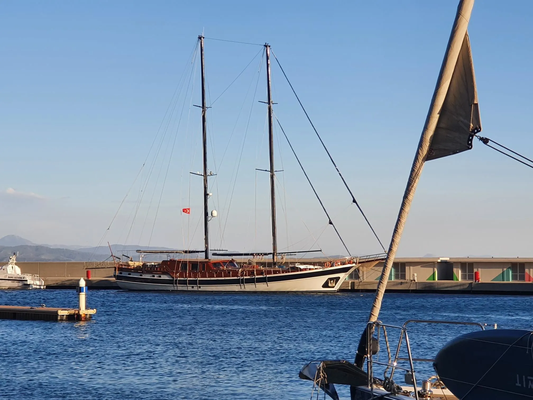 Elianora Charterboot - 5