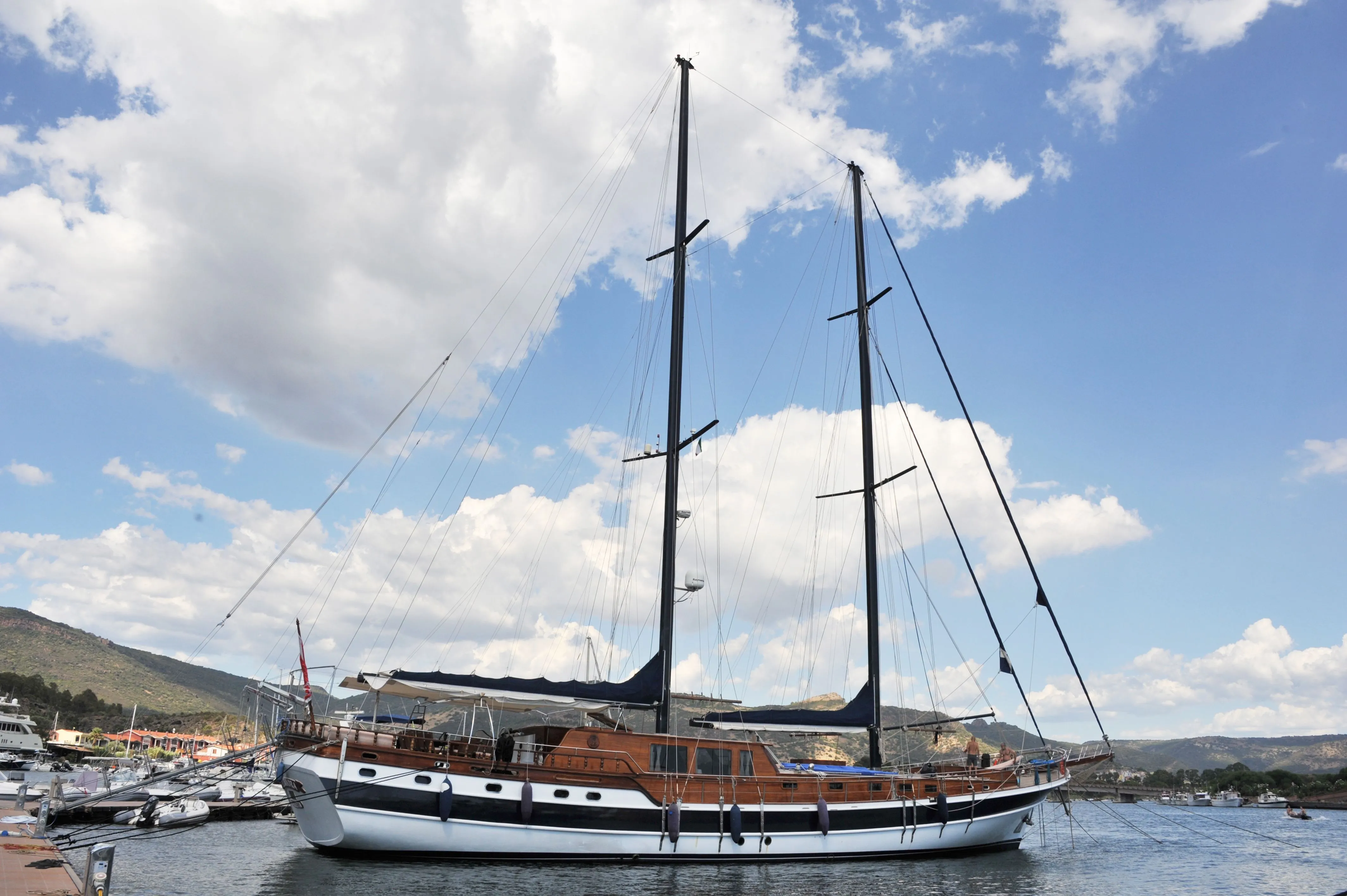 Elianora Charter Boat