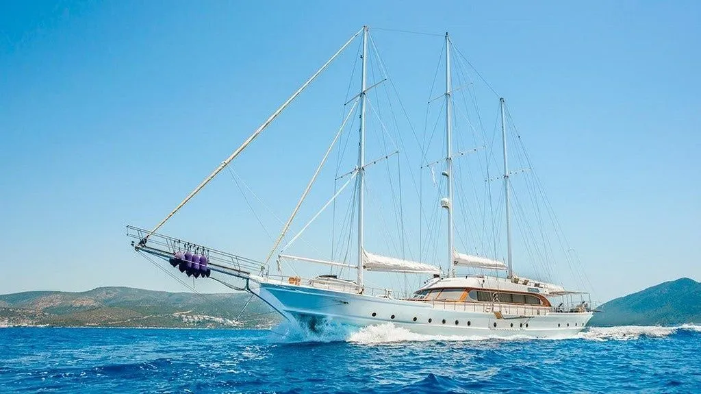 Bella Mare Charter Boat - 4