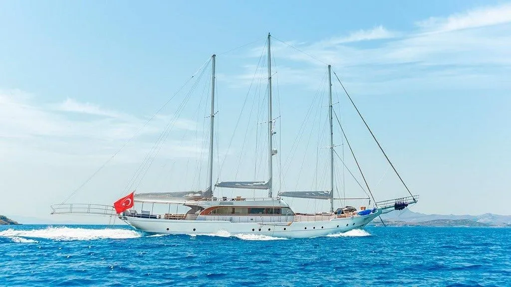 Bella Mare Charter Boat - 1