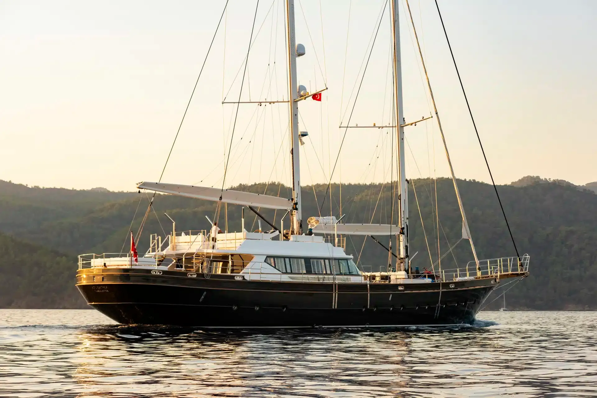 Atlantika Charter Boat - 4