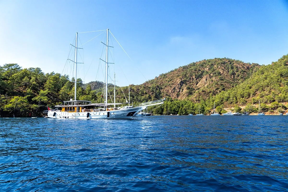 Caustic Charterboot - 3