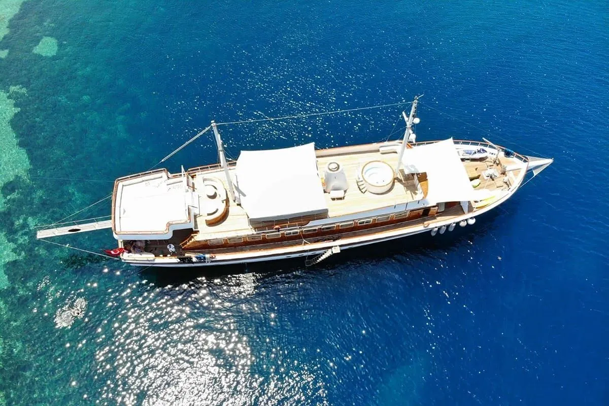 Elara 1 Charter Boat - 2