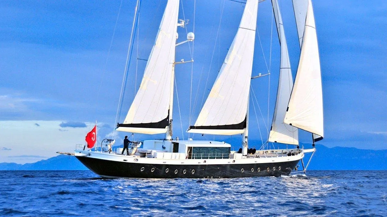 Tuyika S Charter Boat - 1