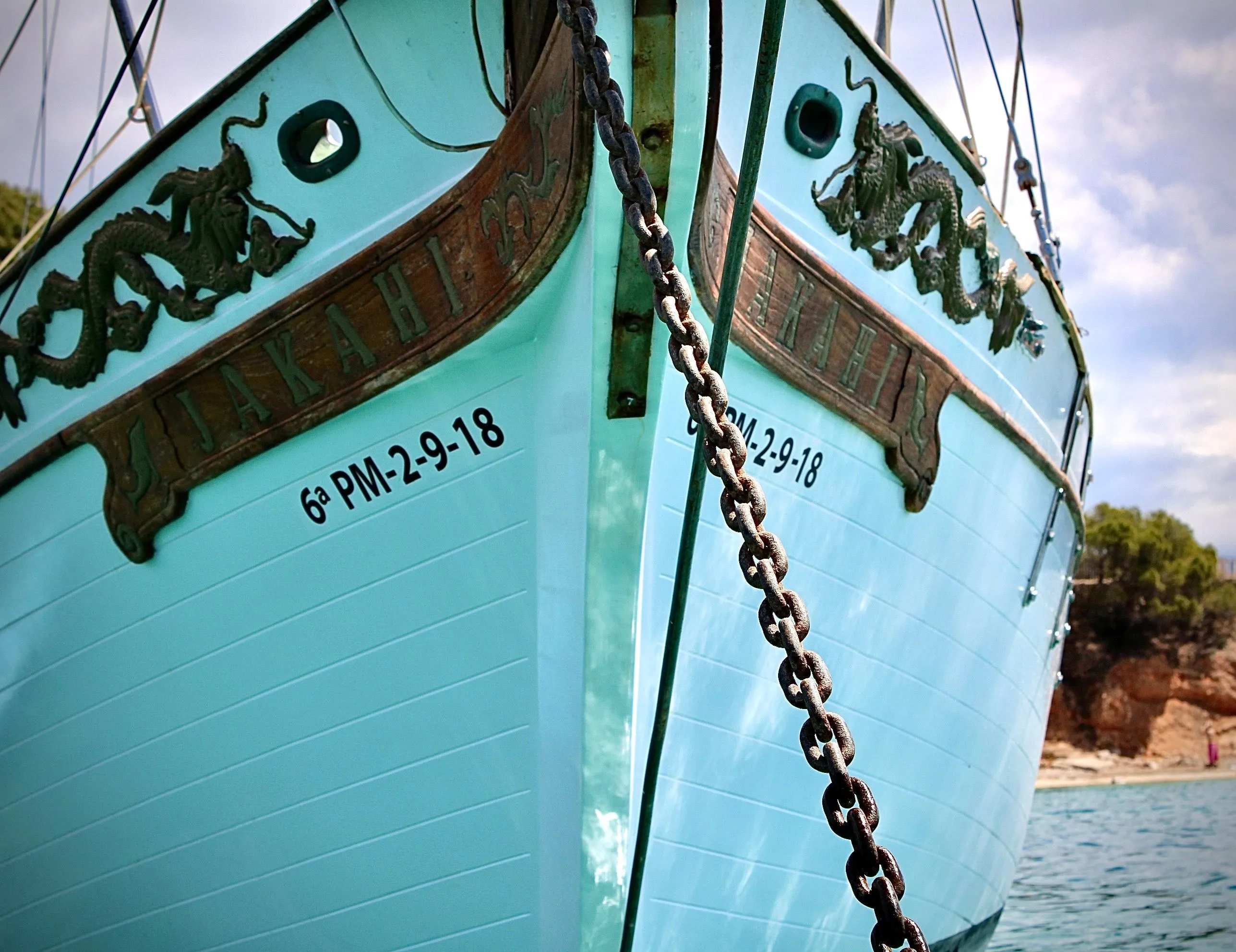 Explore Palma de Mallorca on a 13m Rental Boat